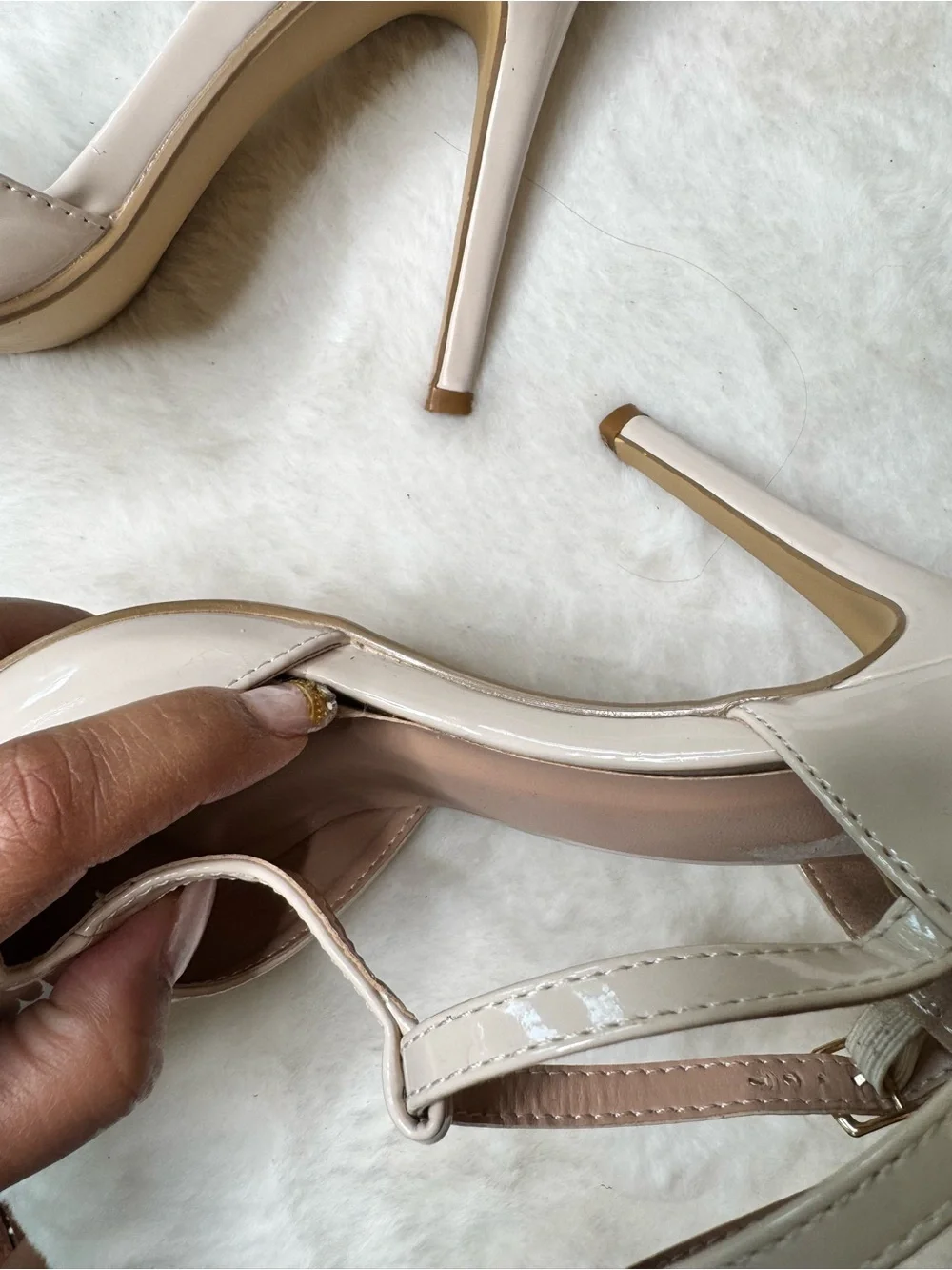 Journee Collection Nude Patent T-Strap Heels | Size 8.5 | Pointed Toe Pumps